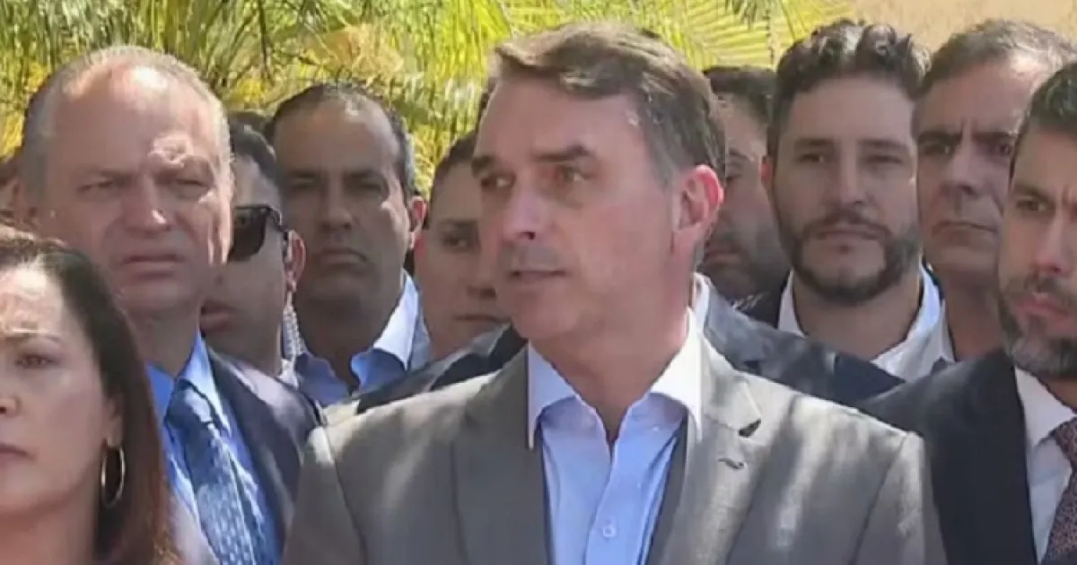 Imagem de Flávio Bolsonaro defende PEC que acaba com reeleição, mas proposta ainda não avançou